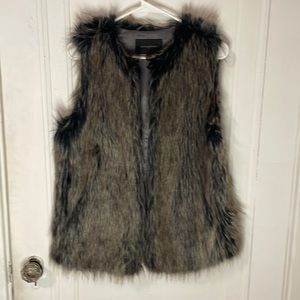 Faux fur Banana Republic vest, size S, pockets, clasp front closing